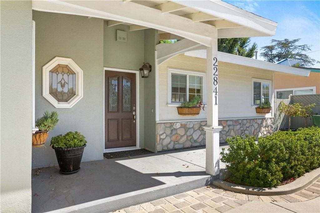 22841 Mariano St - Photo 4 of 40