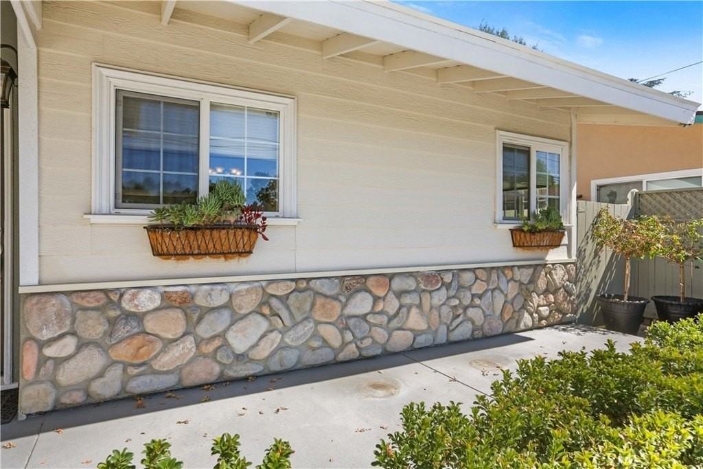 22841 Mariano St - Photo 6 of 40