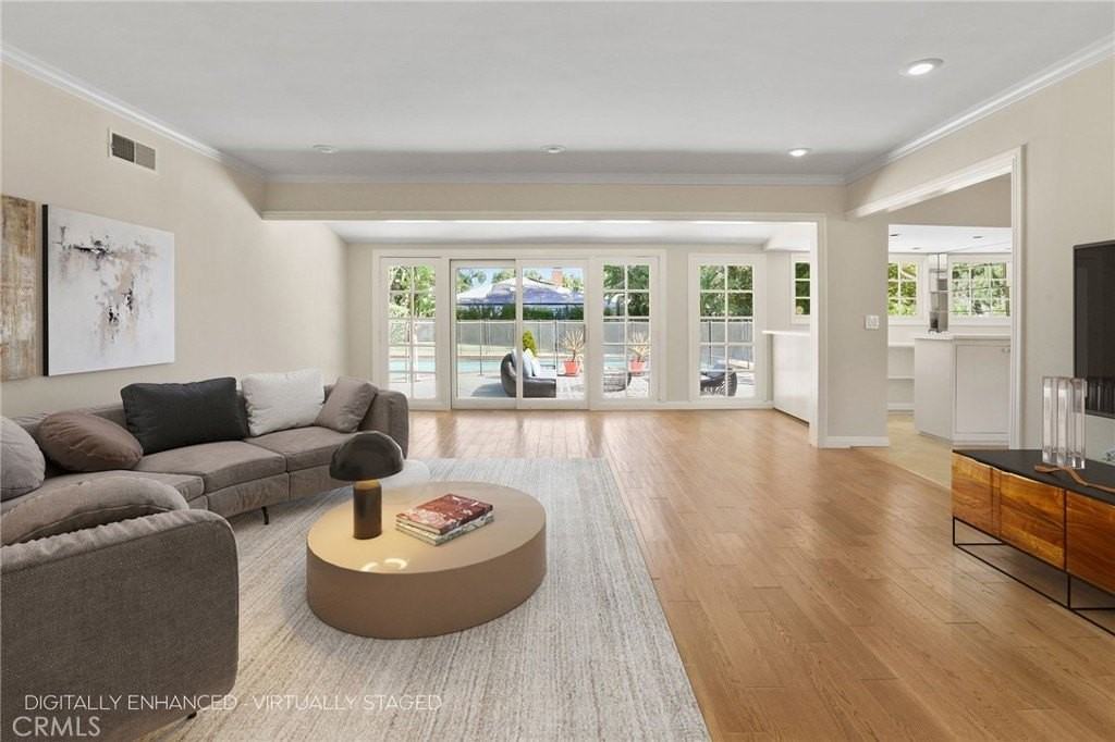 22841 Mariano St - Photo 7 of 40