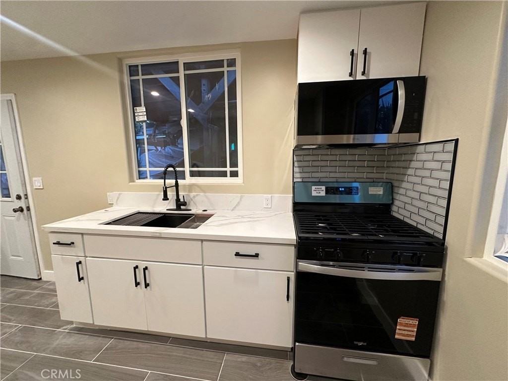 14036 Gain St - Photo 3 of 10