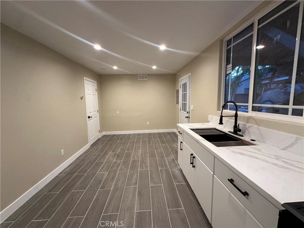 14036 Gain St - Photo 4 of 10