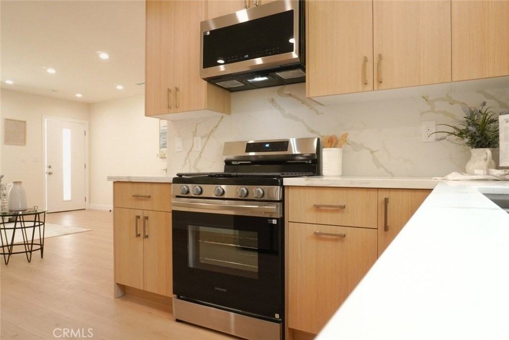 17061 Knapp St - Photo 3 of 6