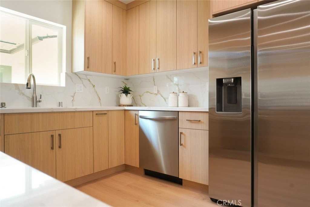 17061 Knapp St - Photo 4 of 6