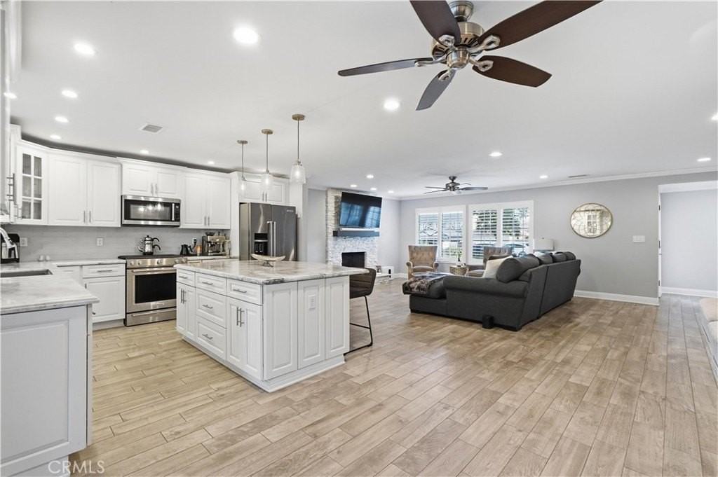 19833 Blythe St - Photo 2 of 30