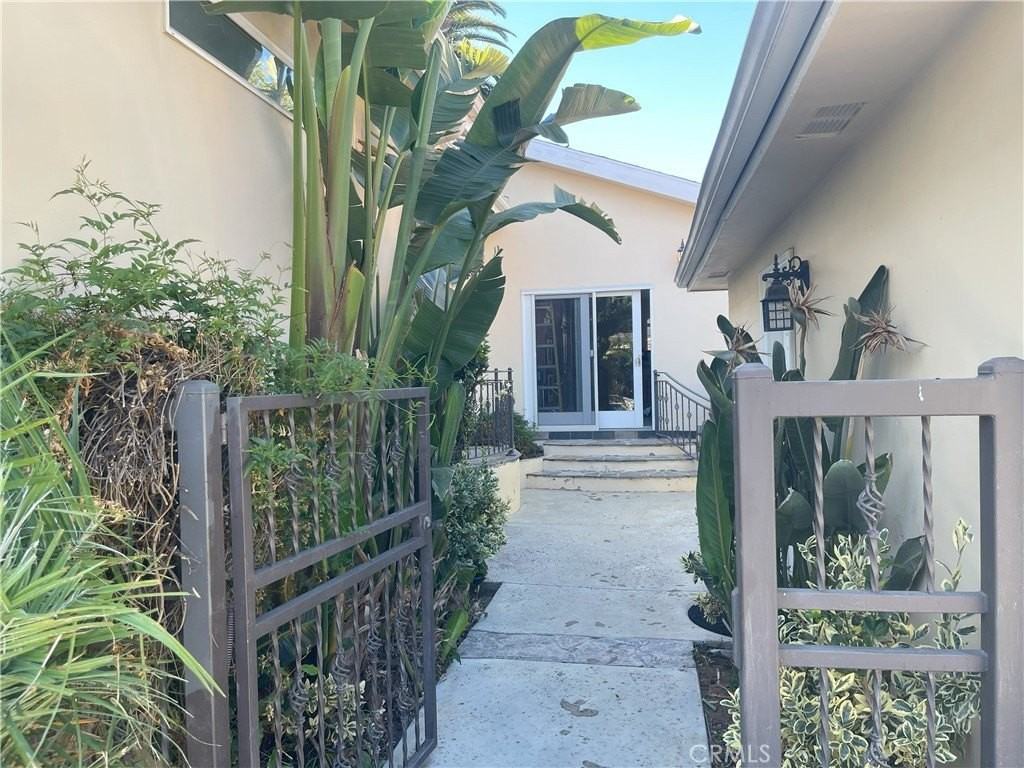 14320 Hortense St - Photo 3 of 20