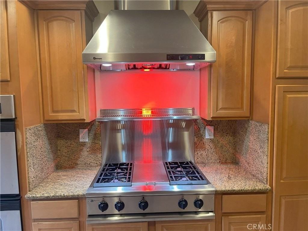 14320 Hortense St - Photo 5 of 20