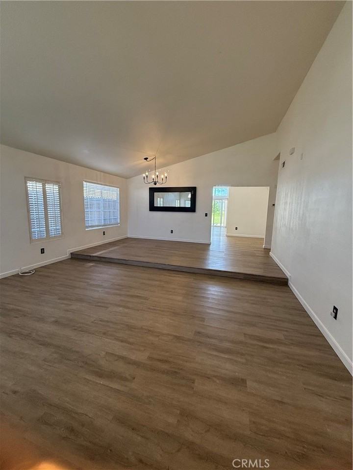 24518 Westhaven Ct - Photo 3 of 22