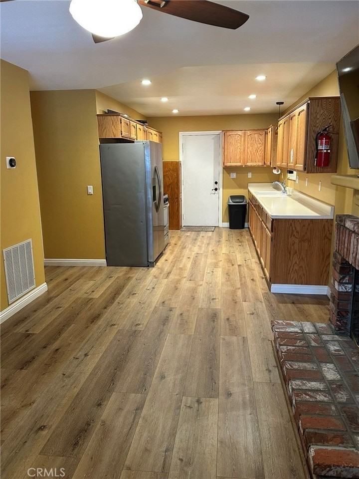 137 E Country Club Blvd - Photo 4 of 17