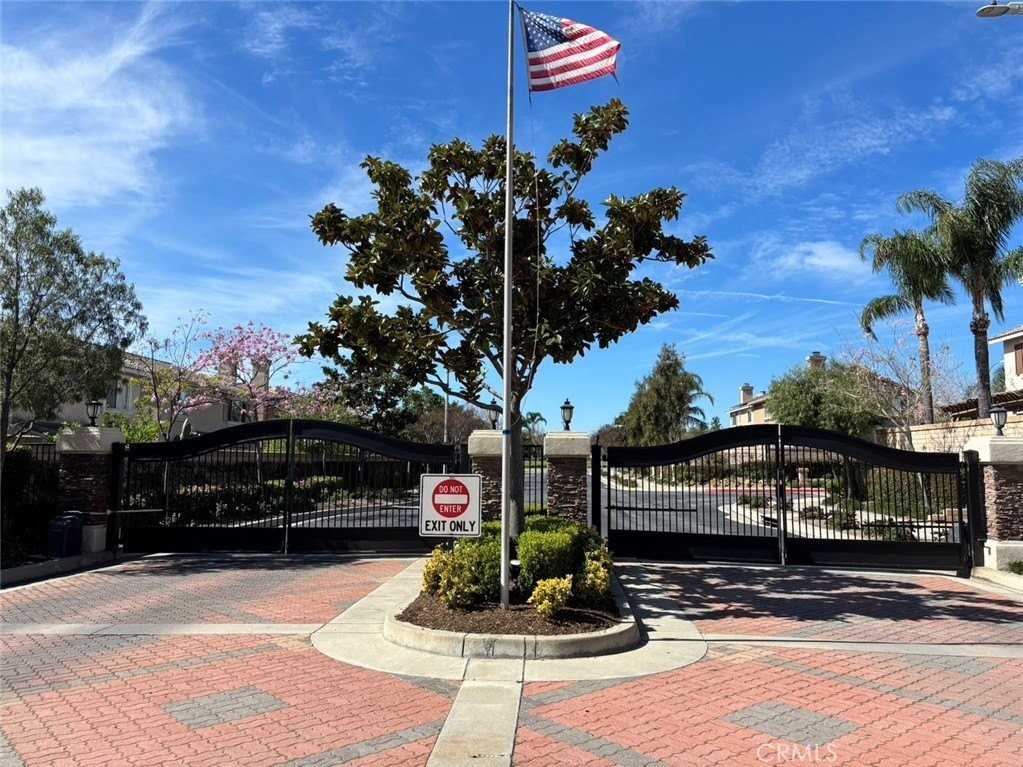 7370 Oxford Pl - Photo 2 of 20