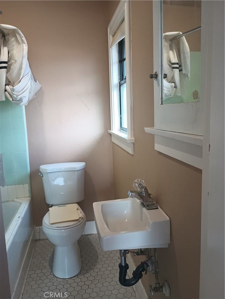 120 W Marshall Blvd #7 - Photo 2 of 4