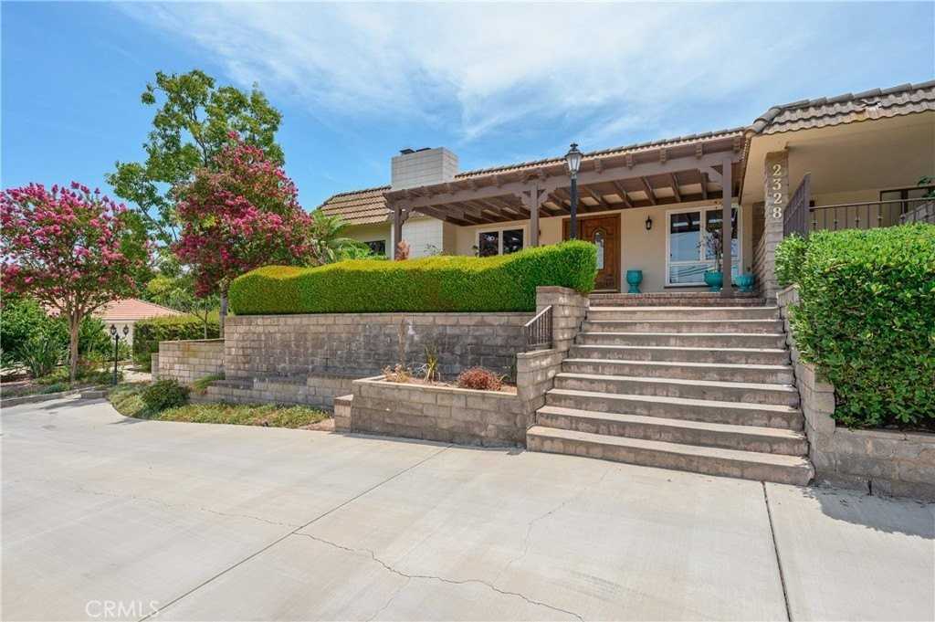 2328 E Vine Ave - Photo 2 of 41