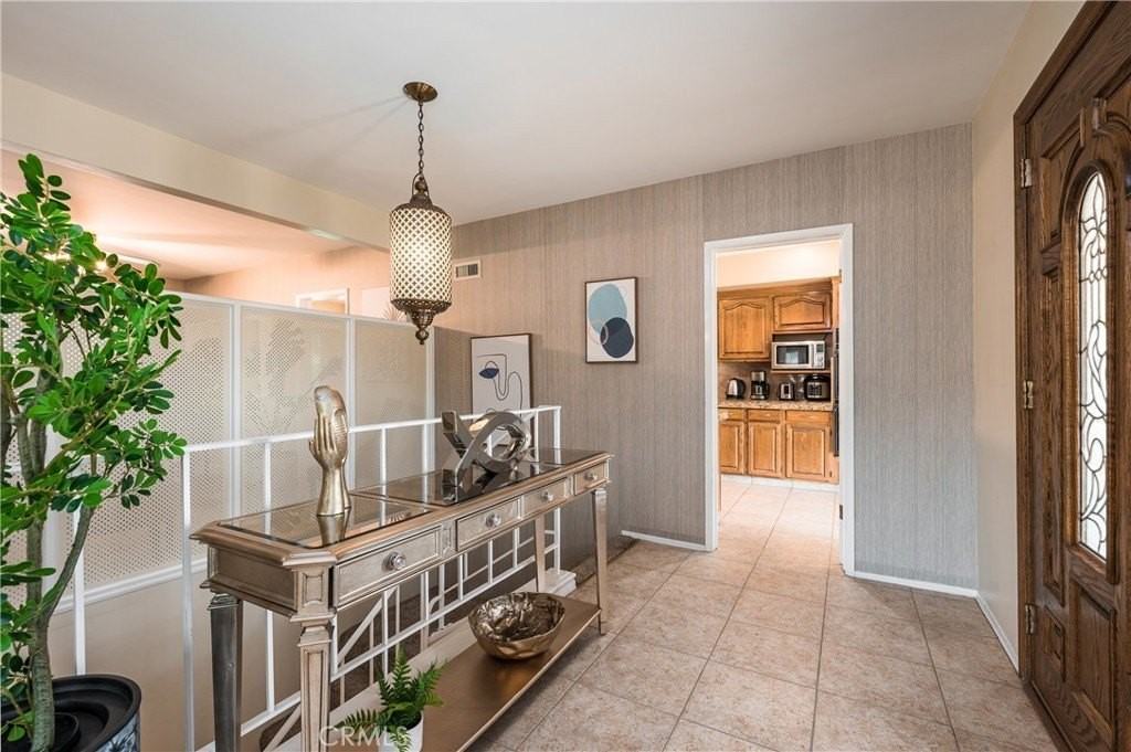 2328 E Vine Ave - Photo 5 of 41