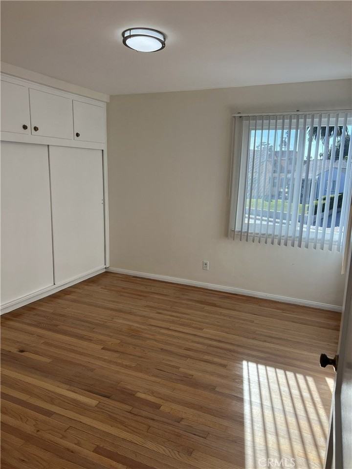 401 W Grand Ave #C - Photo 5 of 10