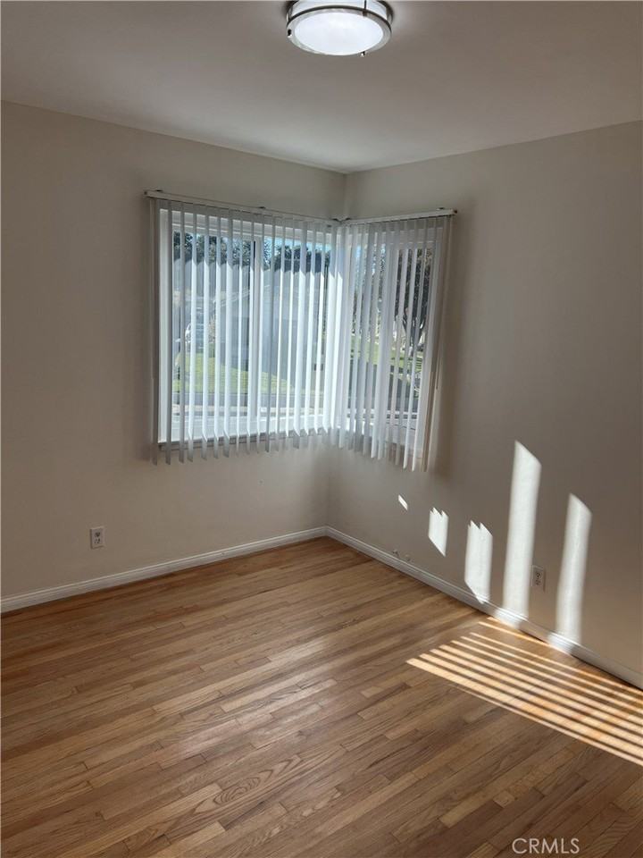 401 W Grand Ave #C - Photo 6 of 10