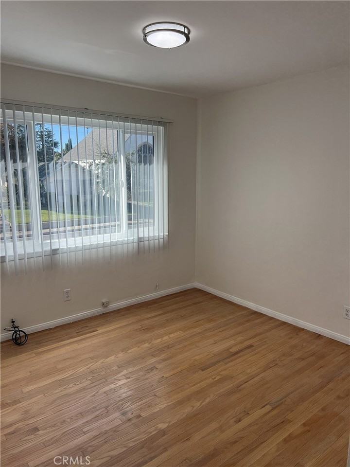 401 W Grand Ave #C - Photo 7 of 10