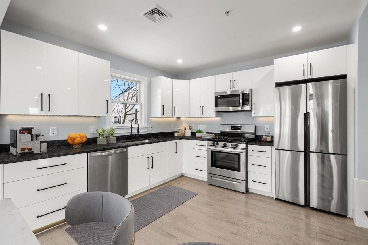 167 Charles Street - Photo 3 of 28