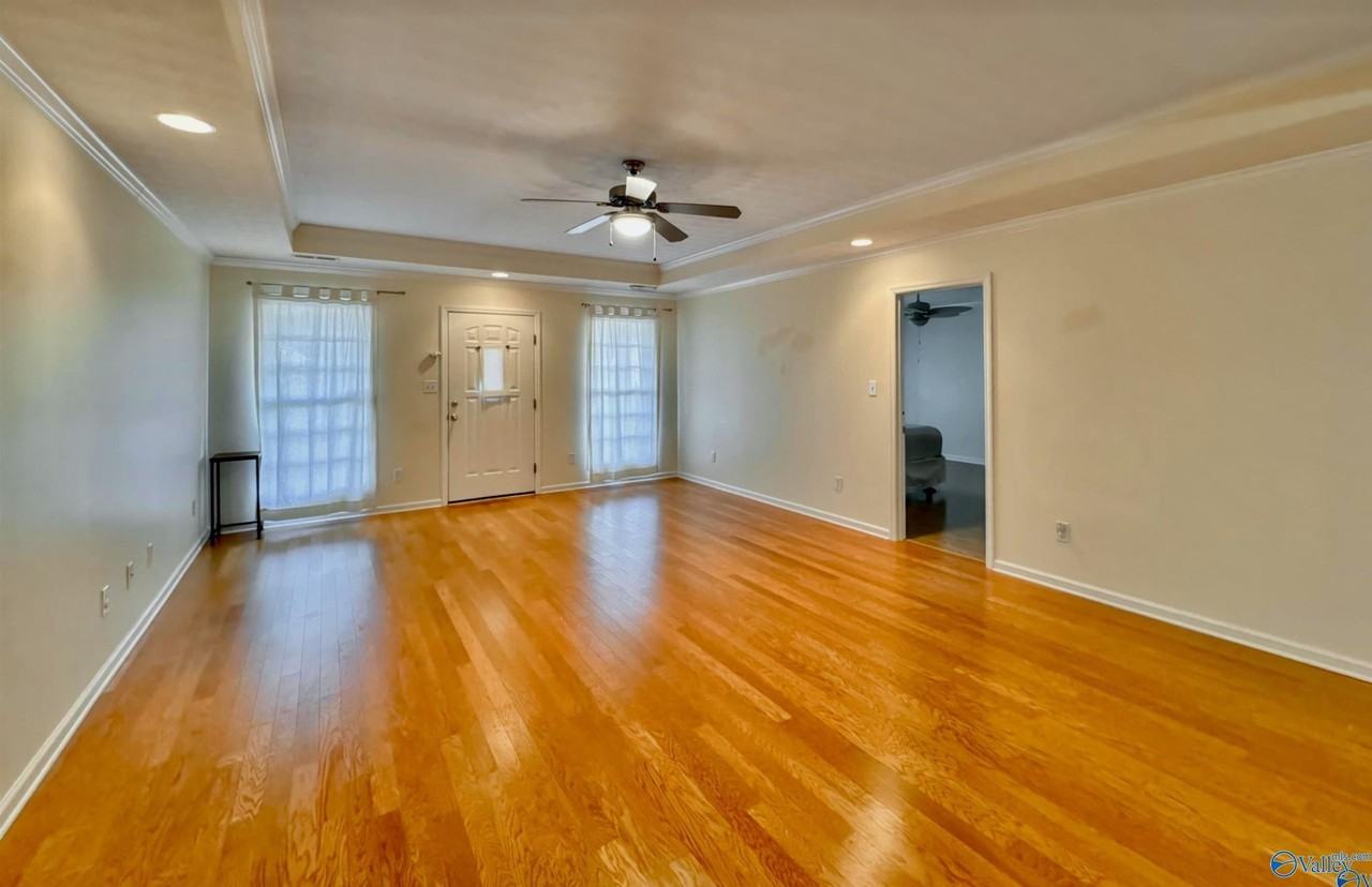 1024 Clint Dr Se - Photo 2 of 11