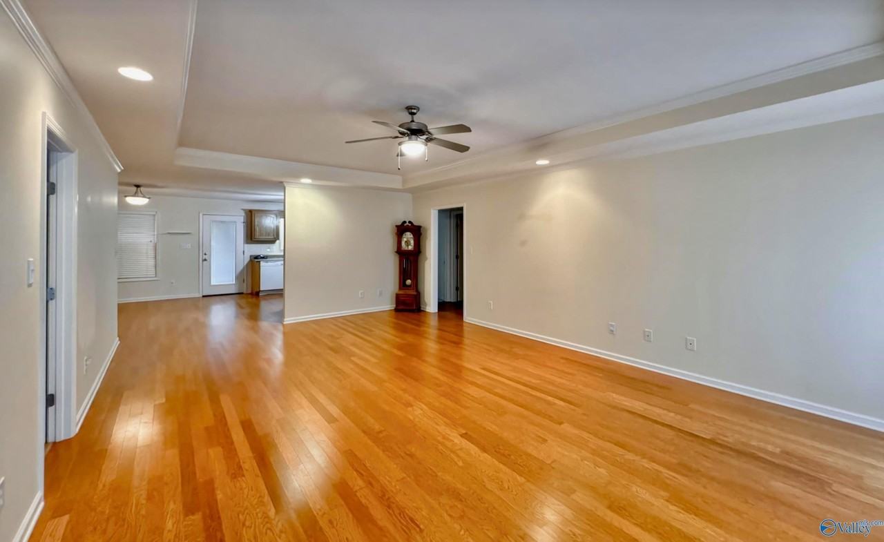 1024 Clint Dr Se - Photo 3 of 11