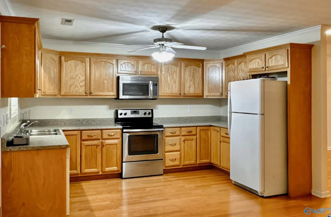 1024 Clint Dr Se - Photo 4 of 11