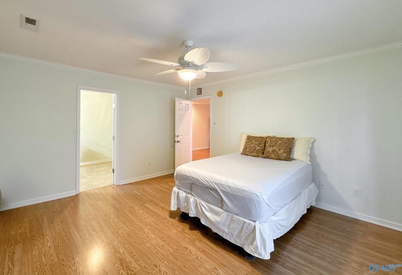 1024 Clint Dr Se - Photo 5 of 11