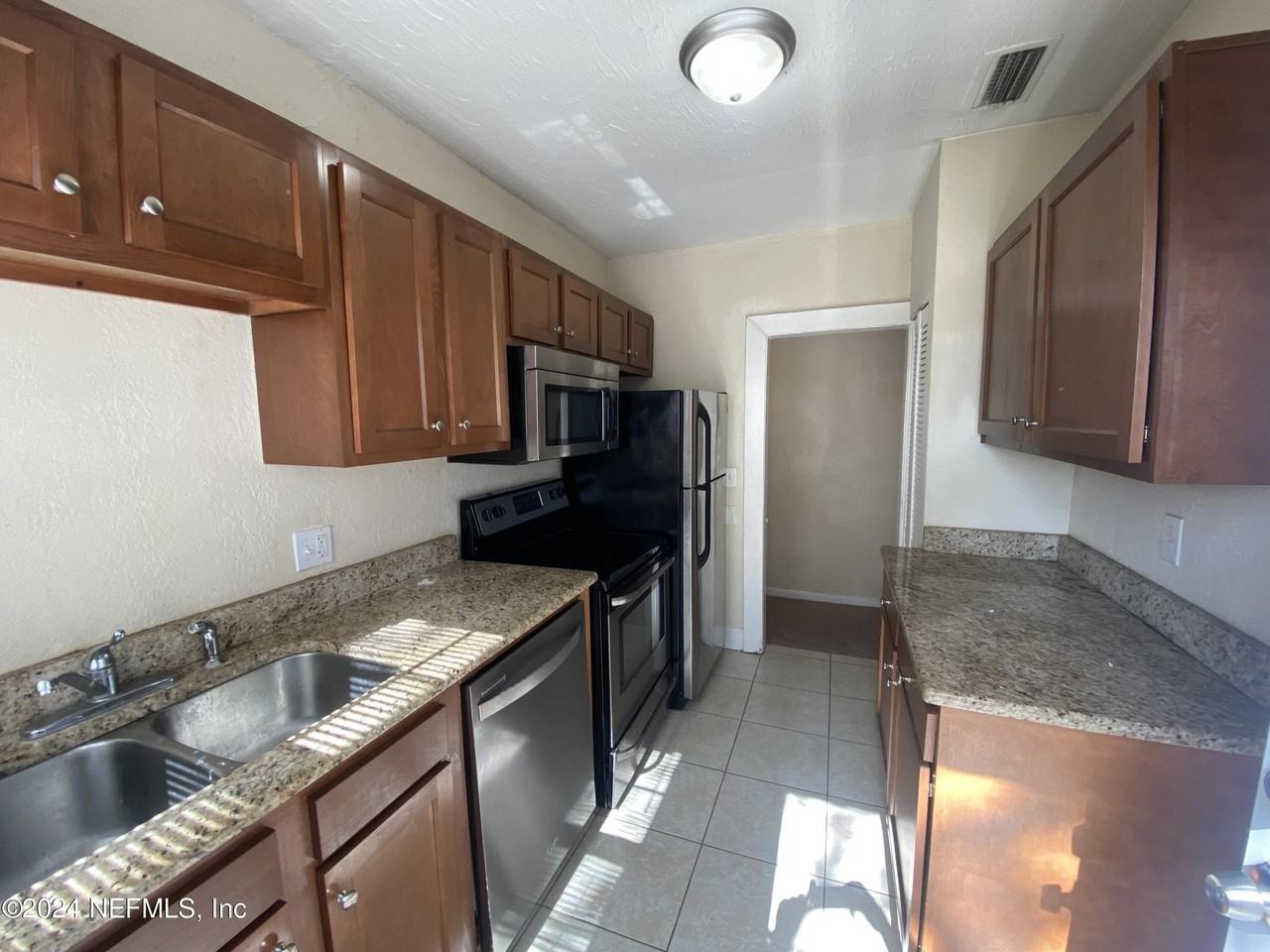 2673 Forbes St Unit C - Photo 4 of 10