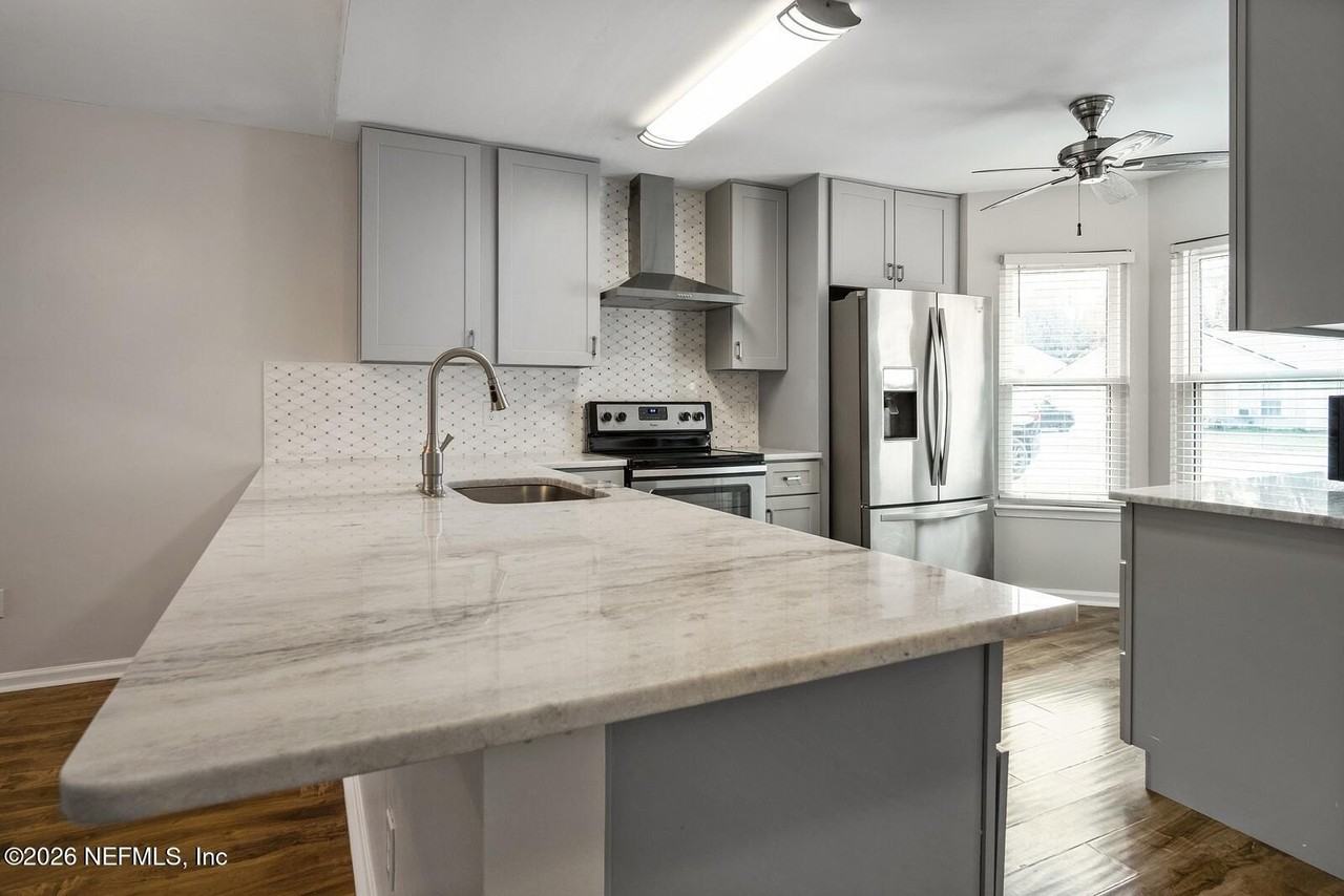 1329 Cove Landing Dr - Photo 4 of 35