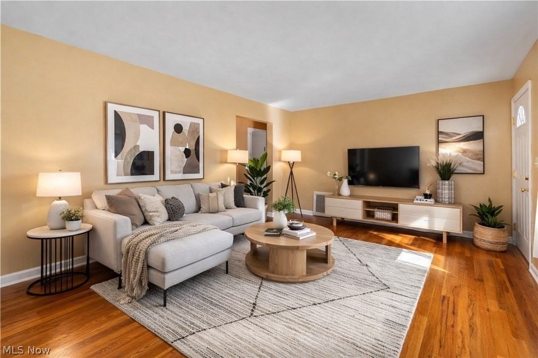 629 Donald Ave - Photo 3 of 29