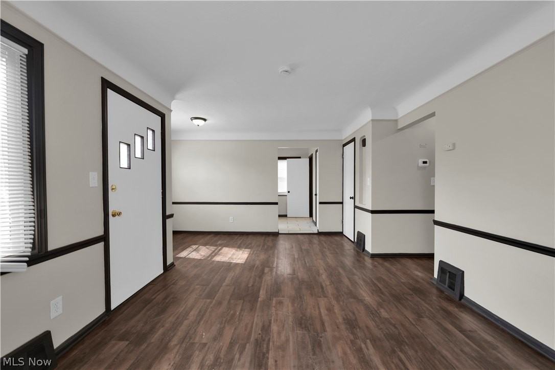 15705 Maplewood Ave - Photo 6 of 31