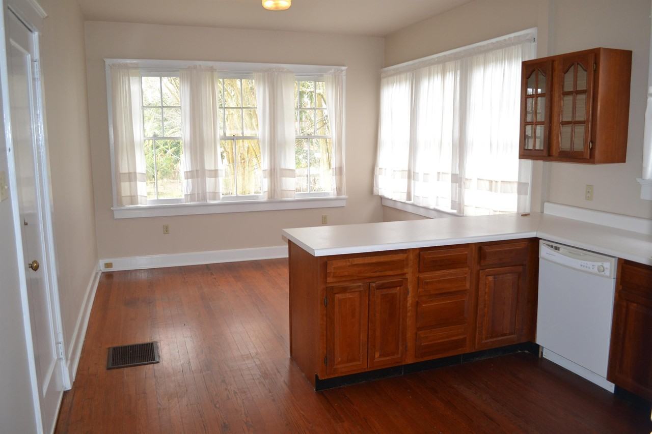 1515 Brockenbraugh Street - Photo 2 of 10