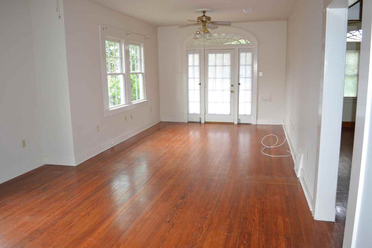 1515 Brockenbraugh Street - Photo 3 of 10