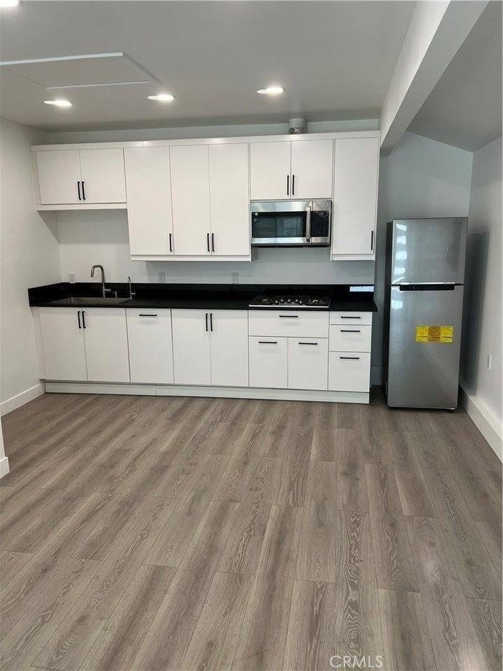 19849 Gresham St - Photo 2 of 10