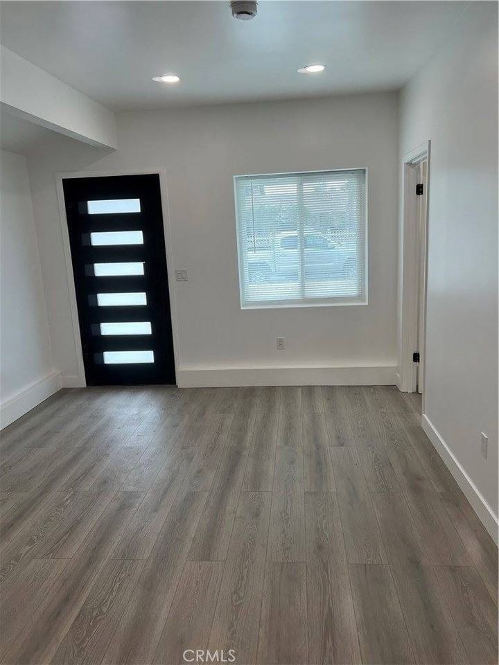 19849 Gresham St - Photo 5 of 10