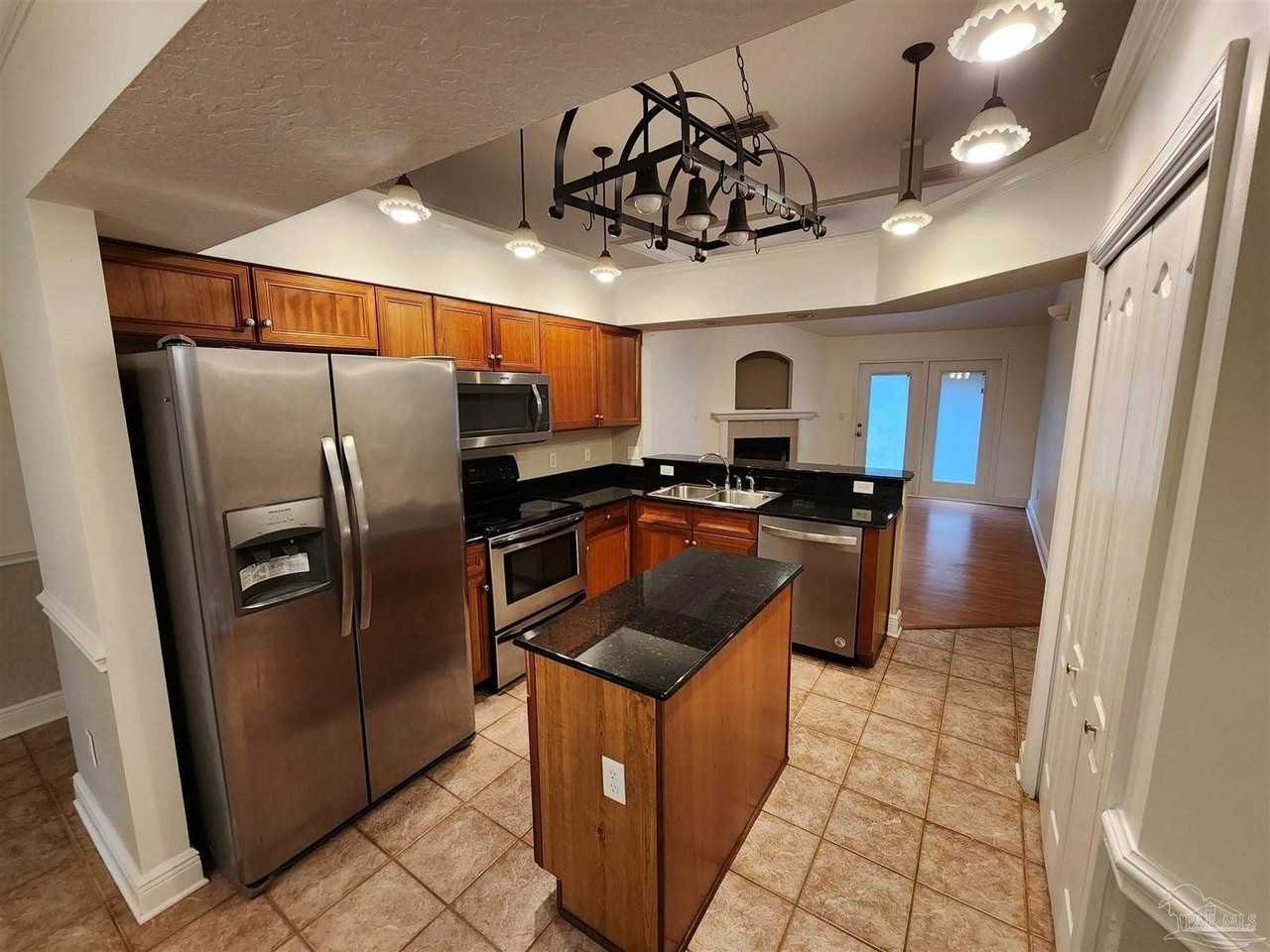 276 Tecumseh Ln - Photo 2 of 7