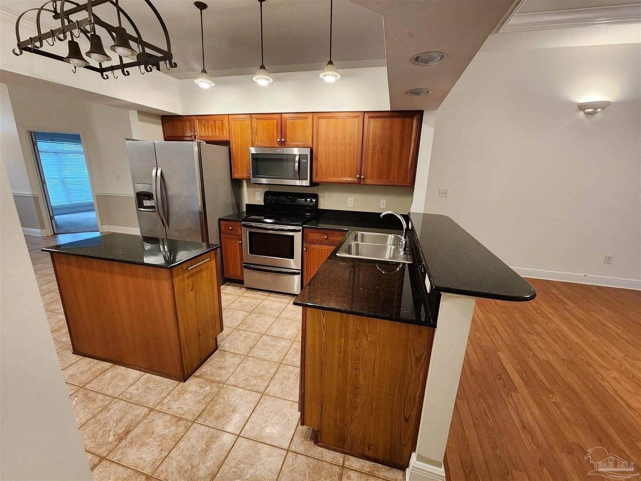 276 Tecumseh Ln - Photo 3 of 7