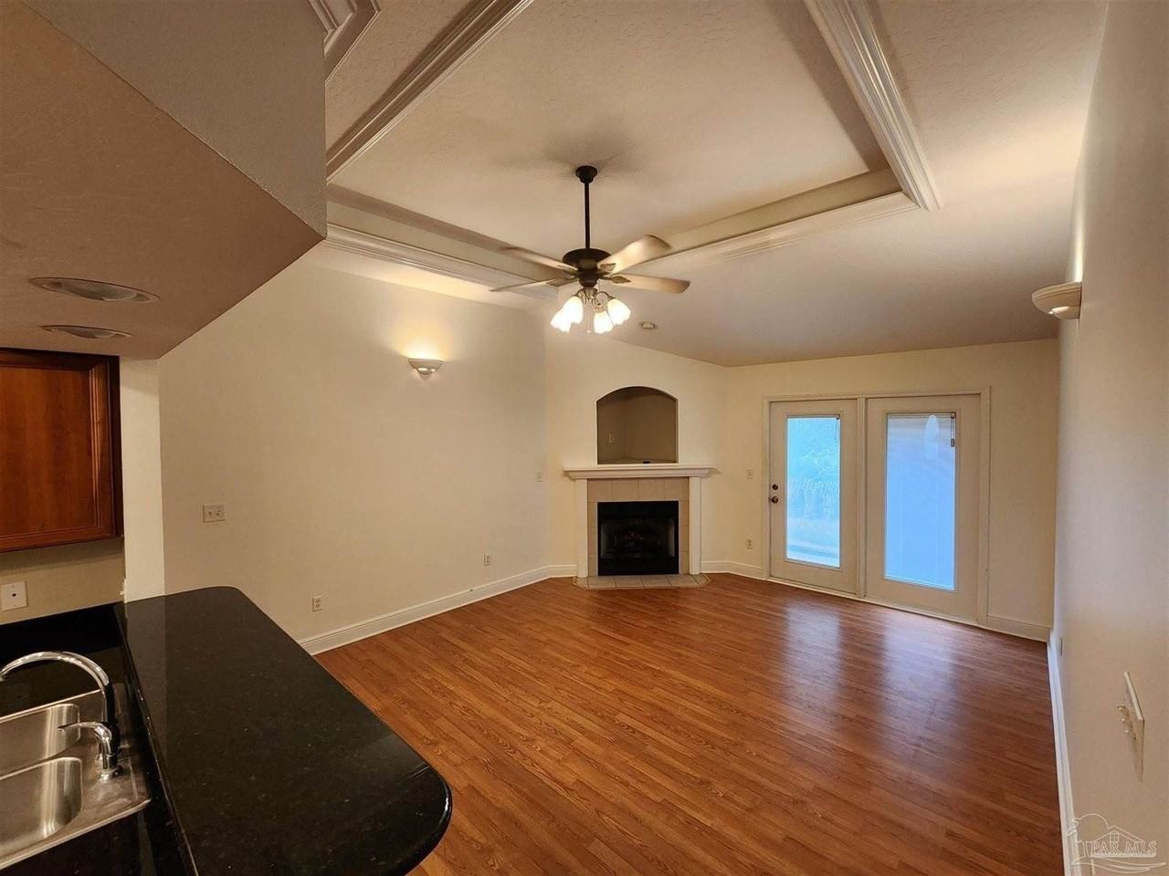 276 Tecumseh Ln - Photo 4 of 7