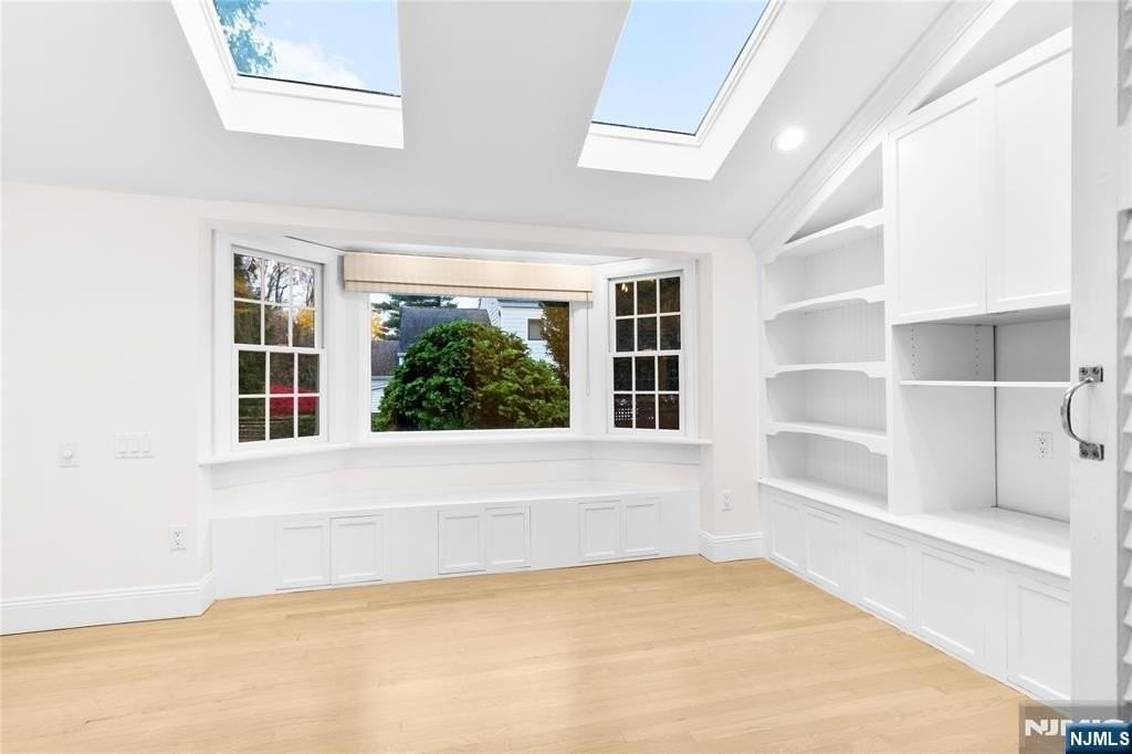 72 Creston Ave - Photo 6 of 21