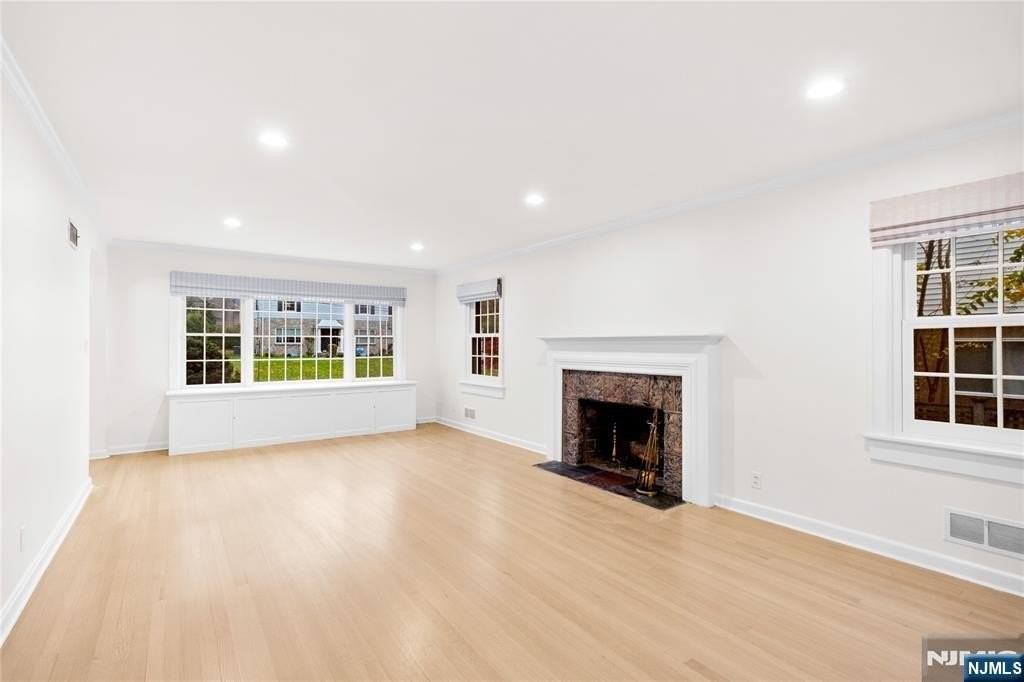 72 Creston Ave - Photo 7 of 21