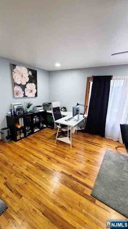 557 Park Pl - Photo 5 of 18