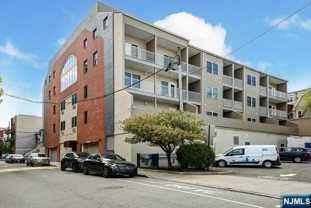 545 39th St - Photo 1 of 1