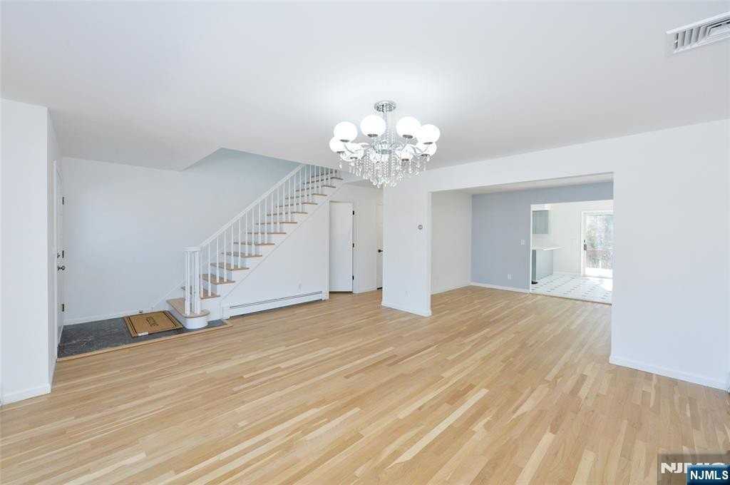 472 Central Blvd - Photo 2 of 23