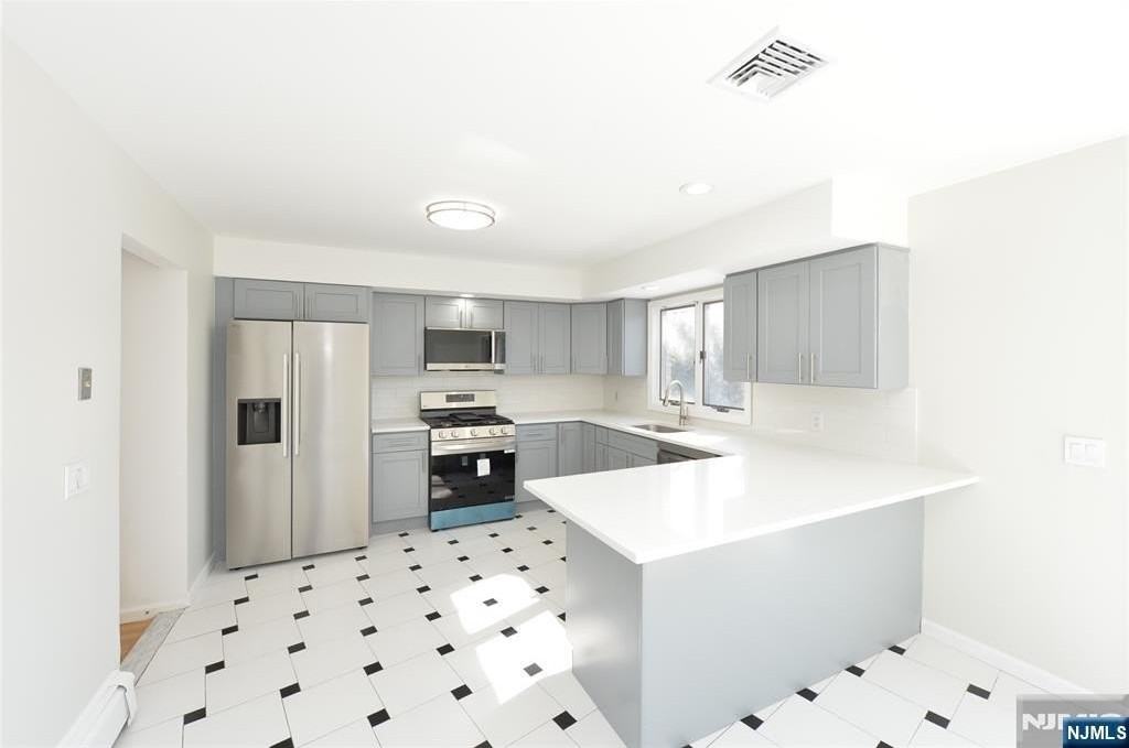 472 Central Blvd - Photo 6 of 23