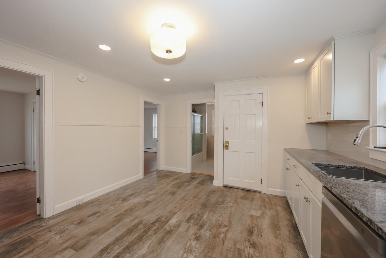 154 Manning St - Photo 7 of 22