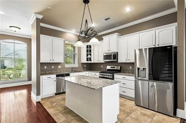 350 Palmer Ct - Photo 3 of 20