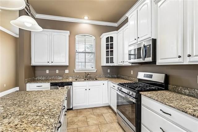 350 Palmer Ct - Photo 4 of 20