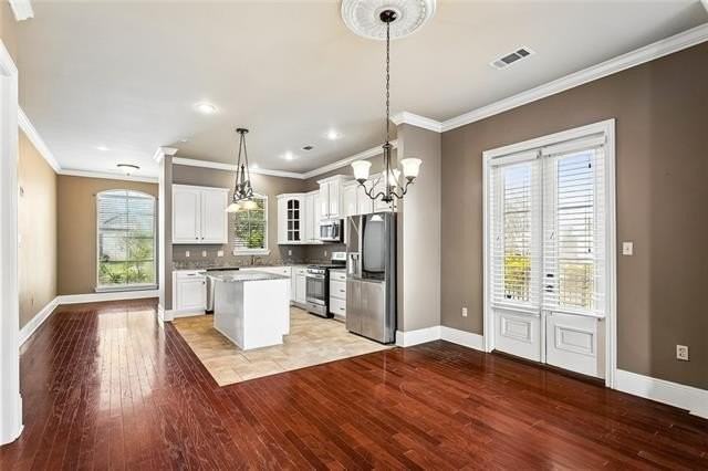 350 Palmer Ct - Photo 5 of 20