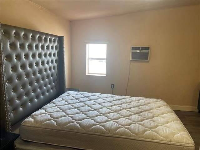 8009 Downman Rd - Photo 7 of 8