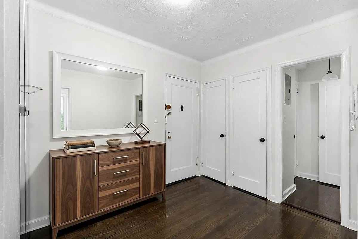 310 W 55th St #1L - Photo 3 of 6