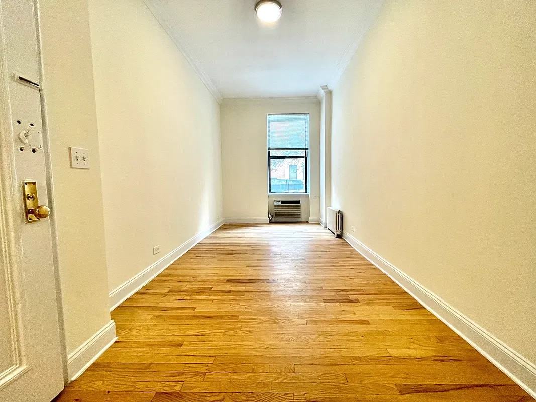 240 E 83rd St #1A - Photo 2 of 6