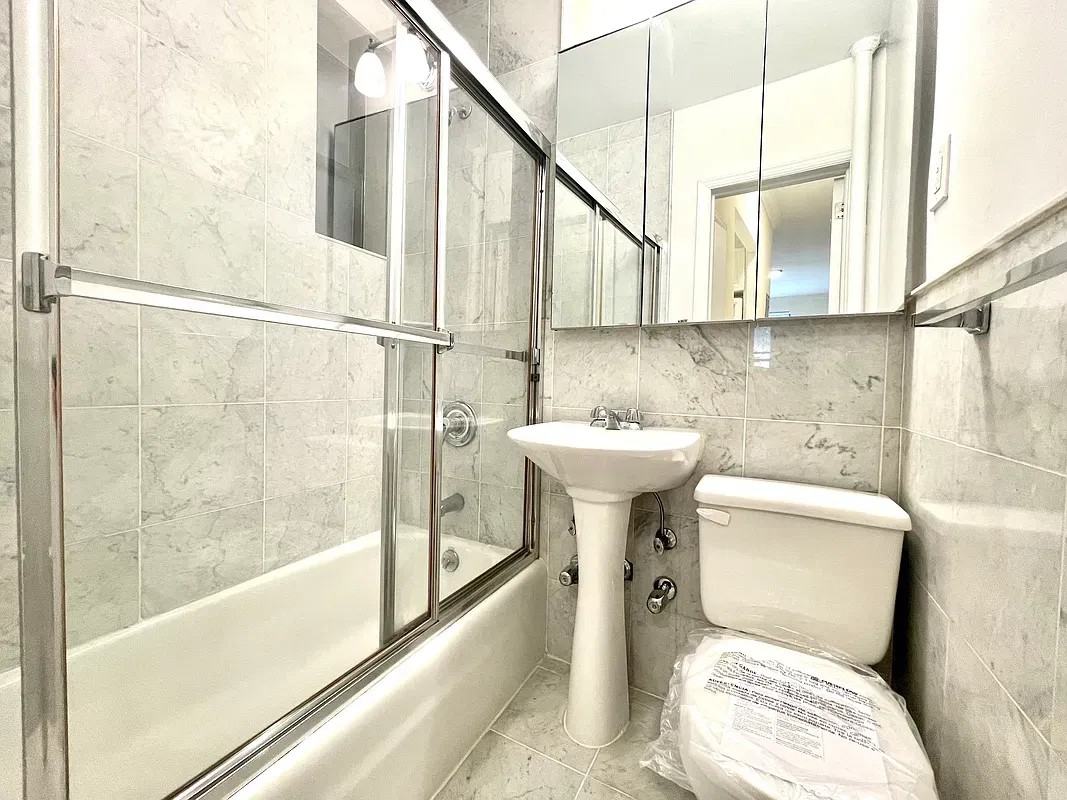 240 E 83rd St #1A - Photo 6 of 6