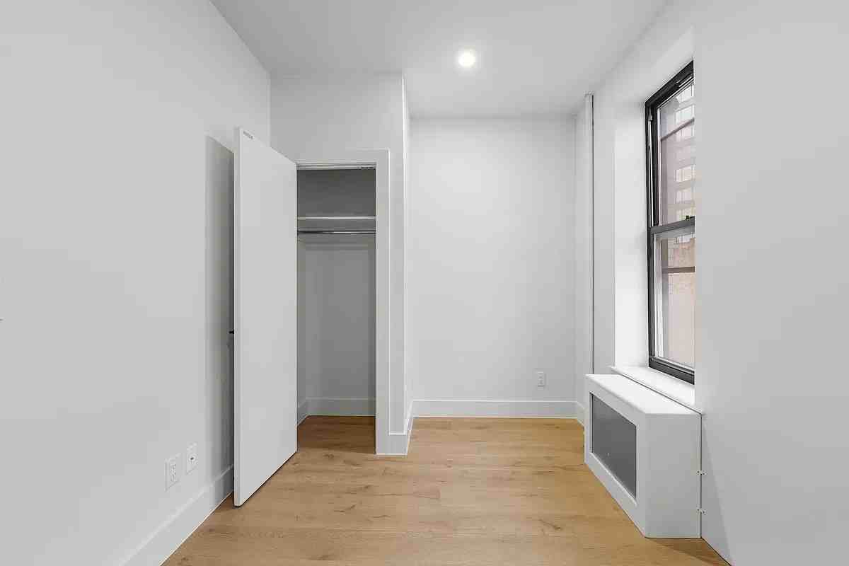 Avenue Of The Americas #6F - Photo 6 of 8